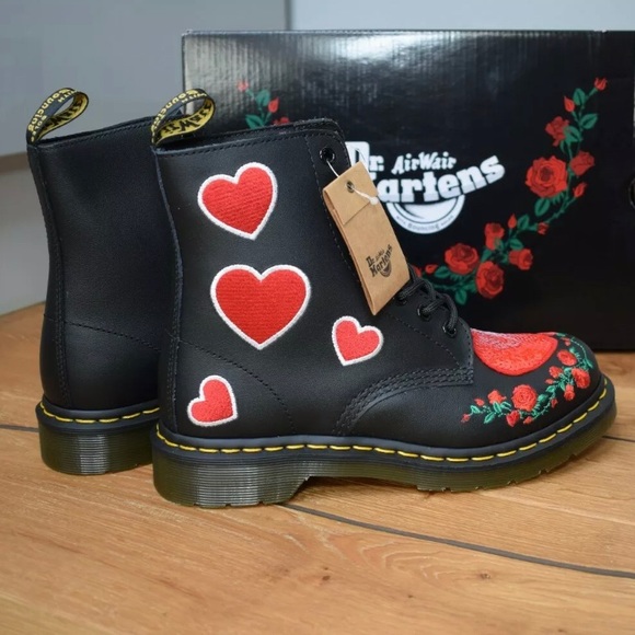 Dr MARTENS 1460 PASCAL HEARTS Black Red Embroid - Picture 9 of 12
